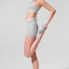 Pantalón corto High-Waist «Heart Throb» de Alosoft de 4” — Gris jaspeado deportivo/Blanco