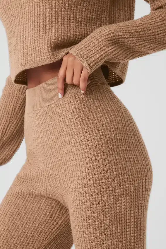 Pantalón de cachemira High-Waist con tejido de panal mullido - Almendra tostada