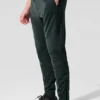 Pantalón deportivo Conquer React — Verde carbón