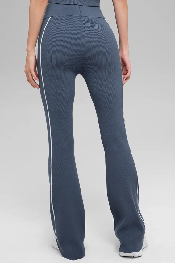 Pantalones acampanados de cintura alta de jerséu acanalado — Bluestone/Blanco