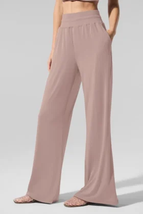 Pantalones acampanados de estilo lounge, delicados y semitransparentes – Gris topo