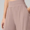 Pantalones acampanados de estilo lounge, delicados y semitransparentes - Gris topo