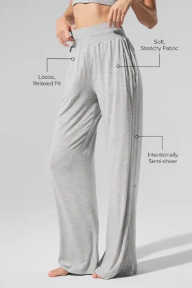 Pantalones acampanados semitransparentes y delicados para estar por casa — Gris jaspeado deportivo