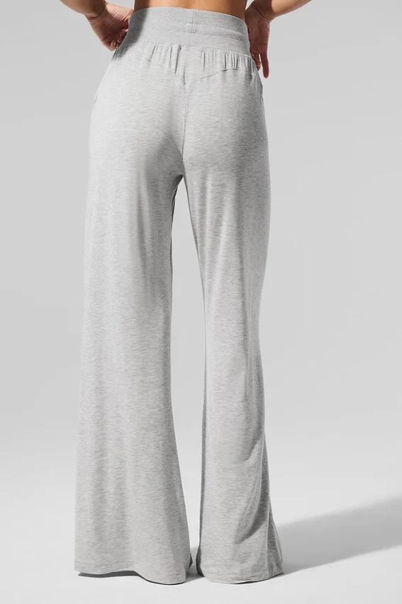 Pantalones acampanados semitransparentes y delicados para estar por casa — Gris jaspeado deportivo