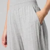 Pantalones acampanados semitransparentes y delicados para estar por casa — Gris jaspeado deportivo