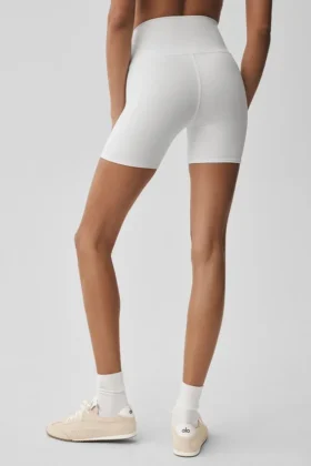 Pantalones cortos de ciclista High-Waist con estampado Airbrush de 5″ – Blanco
