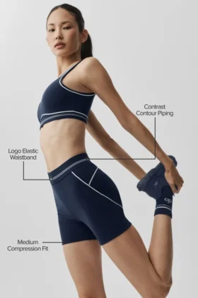 Pantalones cortos de cintura alta «Heart Throb» de 4″ con estampado «Airbrush» – Azul marino/Blanco