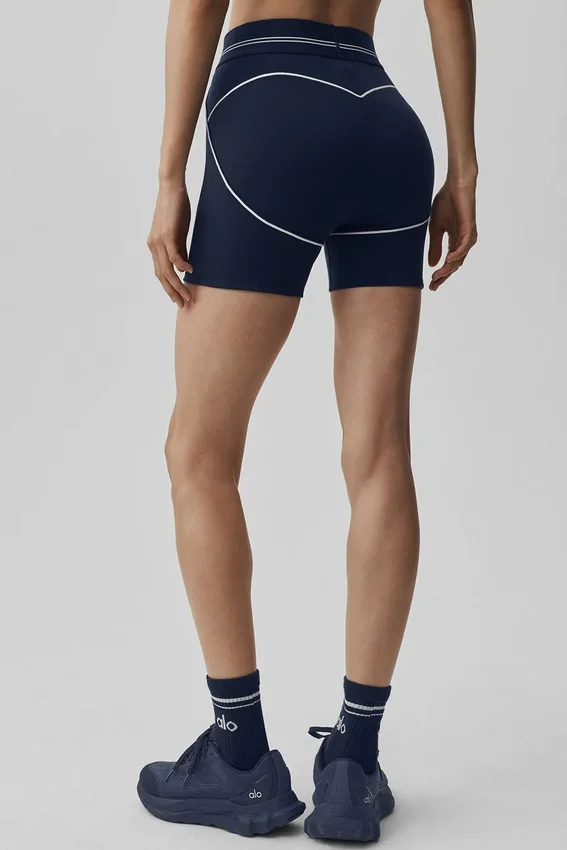 Pantalones cortos de cintura alta «Heart Throb» de 4" con estampado «Airbrush» - Azul marino/Blanco