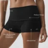 Pantalones cortos de talle bajo con vuelta «Alo Softsculpt» de 3" – Negro