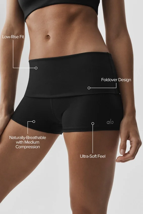 Pantalones cortos de talle bajo con vuelta «Alo Softsculpt» de 3" – Negro