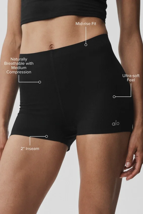 Pantalones cortos de talle medio Alo Softsculpt de 2" – Negro