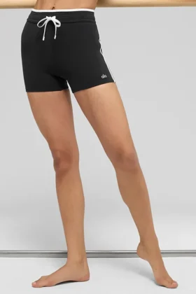 Pantalones cortos High-Waist «Race Pace» con estampado Airbrush de 4" - Negro/Blanco