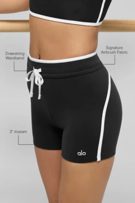 Pantalones cortos High-Waist «Race Pace» con estampado Airbrush de 4″ – Negro/Blanco