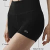 Pantalones cortos High-Waist sin costuras de modal acanalado de 4" - Negro