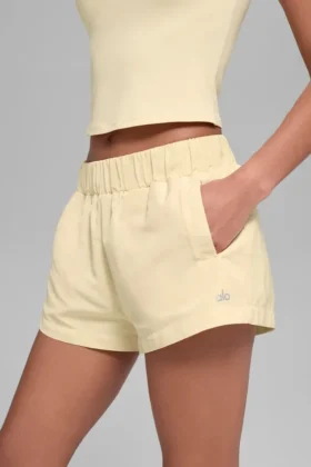 Pantalones cortos Socialite de cintura alta – Amarillo Candlelight