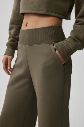 Pantalones de chándal Serenity de corte ancho – Olive Tree