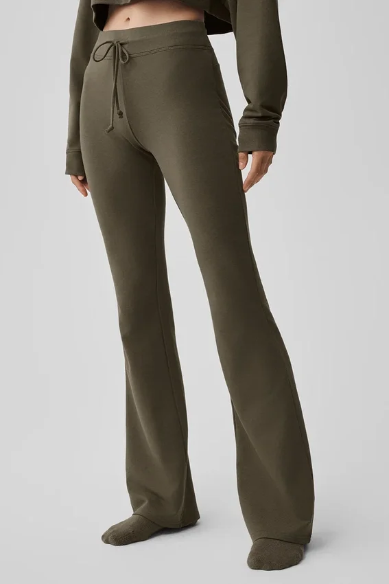 Pantalones de chándal Sway de corte acampanado - Olivo