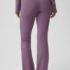 Pantalones de chándal Sway de corte acampanado - Plum Kiss