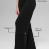 Pantalones High-Waist y pierna ancha «New Class» de lana y cachemira - Negro
