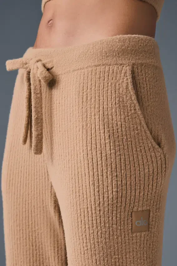 Pantalones High-Waist y pierna ancha «Snuggle Up Jersé» — Toasted Almond