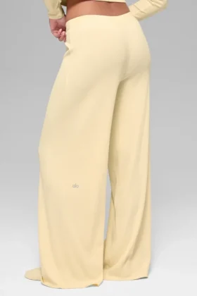 Pantalones rectos Dreamlight de talle medio — Amarillo Candlelight