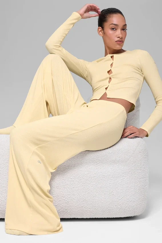 Pantalones rectos Dreamlight de talle medio — Amarillo Candlelight