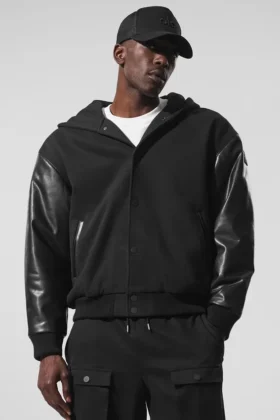 Selecciona la chaqueta bomber con capucha - Negra