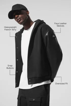 Selecciona la chaqueta bomber con capucha – Negra