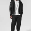 Selecciona la chaqueta bomber con capucha - Negra
