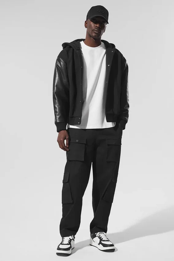 Selecciona la chaqueta bomber con capucha - Negra