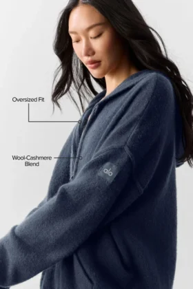 Sudadera con capucha y cremallera completa «New Class» de lana y cachemira – Azul marino