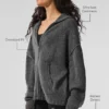 Sudadera con capucha y cremallera completa «New Class» de lana y cachemira — Gris platino
