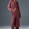 Vestido camisero con microplisado — Burdeos trufa