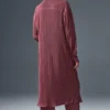 Vestido camisero con microplisado — Burdeos trufa