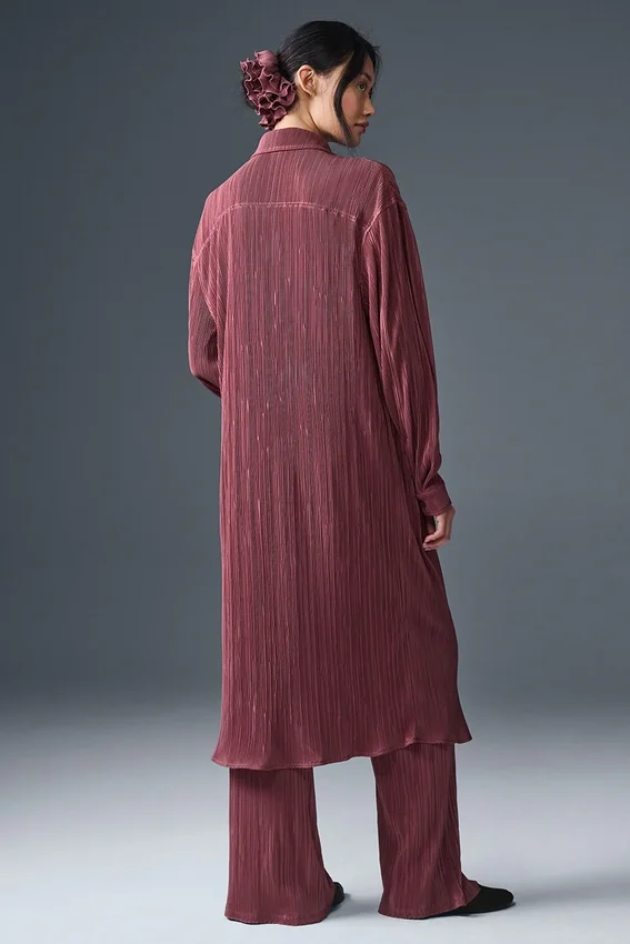 Vestido camisero con microplisado — Burdeos trufa