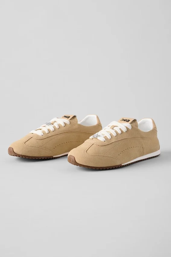 Zapatillas Alo Sunset + Jisoo - Crema caramelo